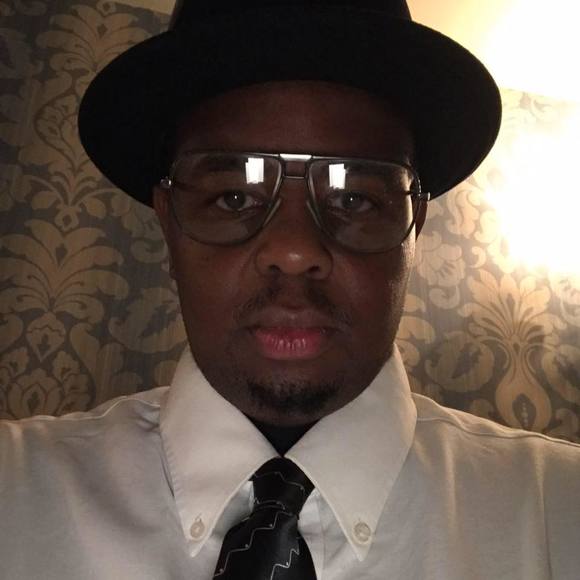 Meet your Posher, Jakeem - Picture 1 of 1